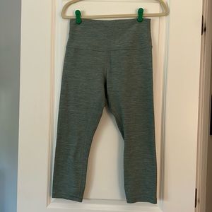 Women’s lululemon cropped leggings